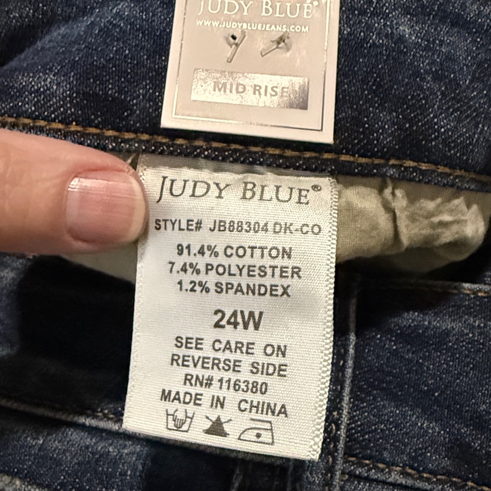 New Judy Blue Relaxed Fit 24W - Picture 9 of 9